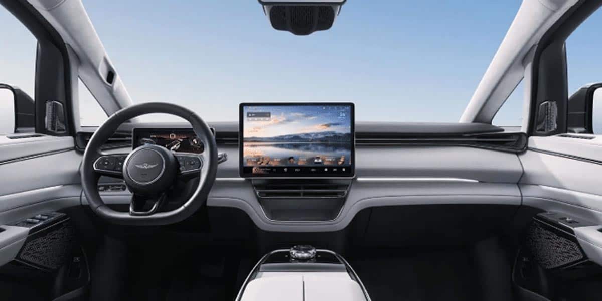 Geely-Galaxy-LEVC-L380-interior