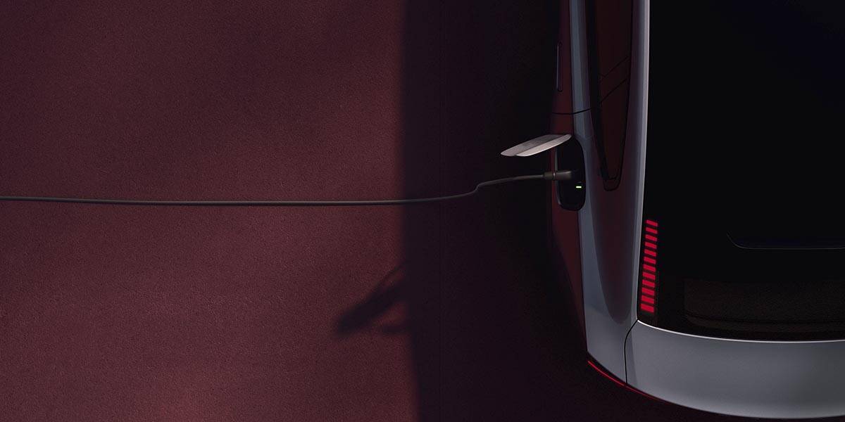 Volvo_ES90_teaser_cargando