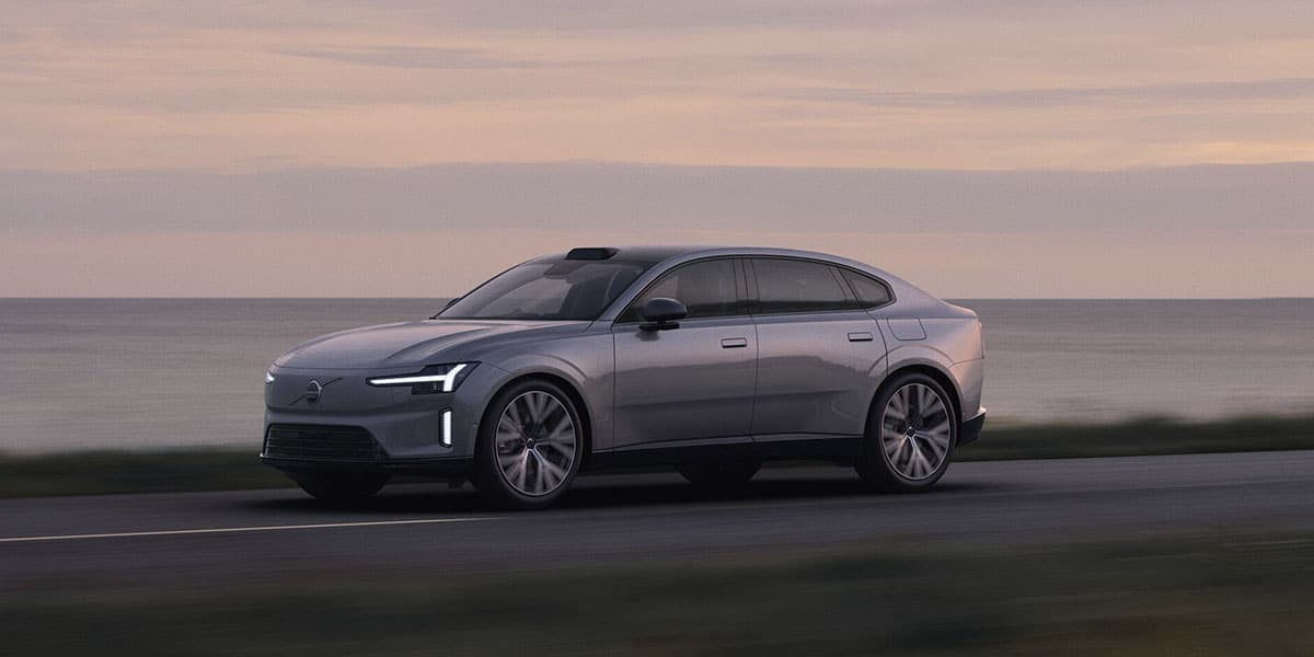 Volvo_ES90_carretera