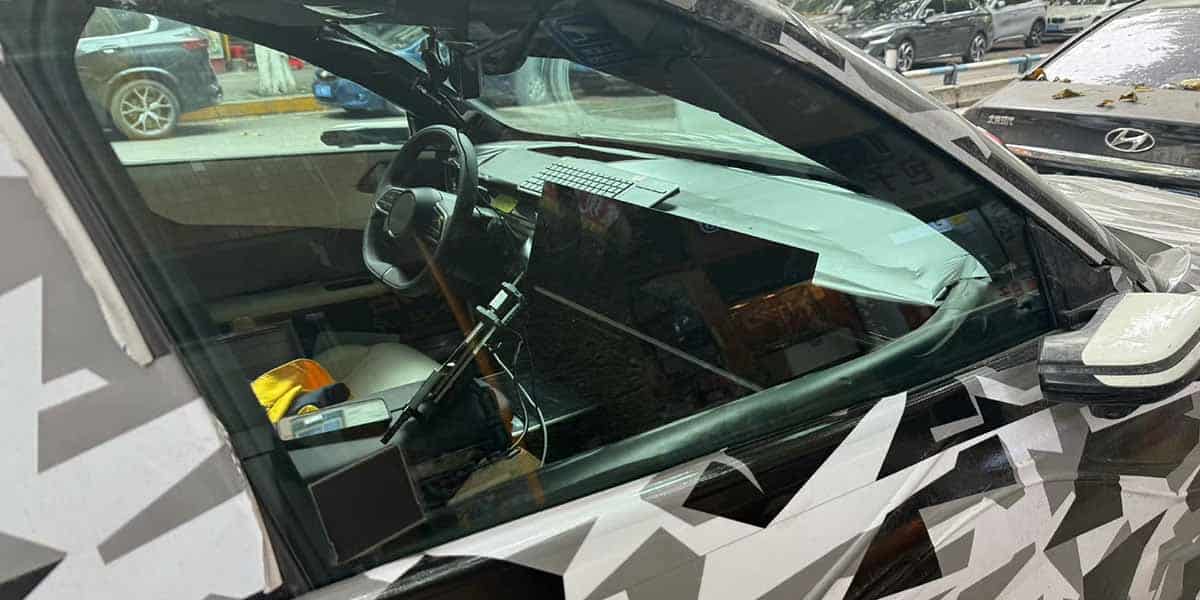 Mazda-EZ-60_pruebas-camuflaje_interior