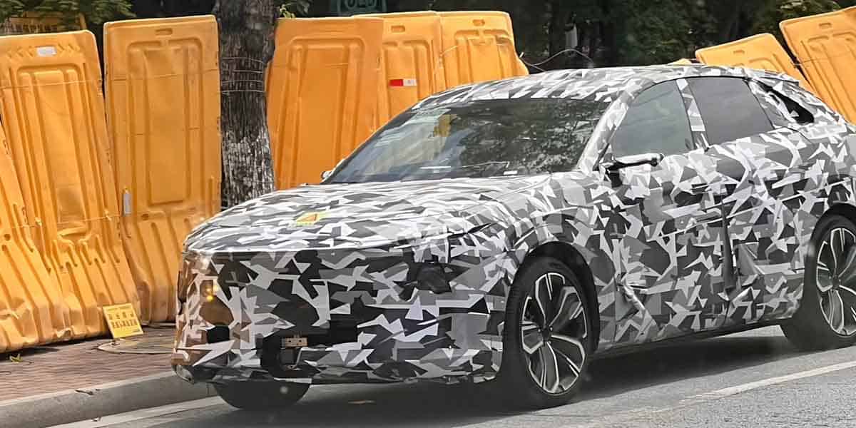 Mazda-EZ-60_pruebas-camuflaje