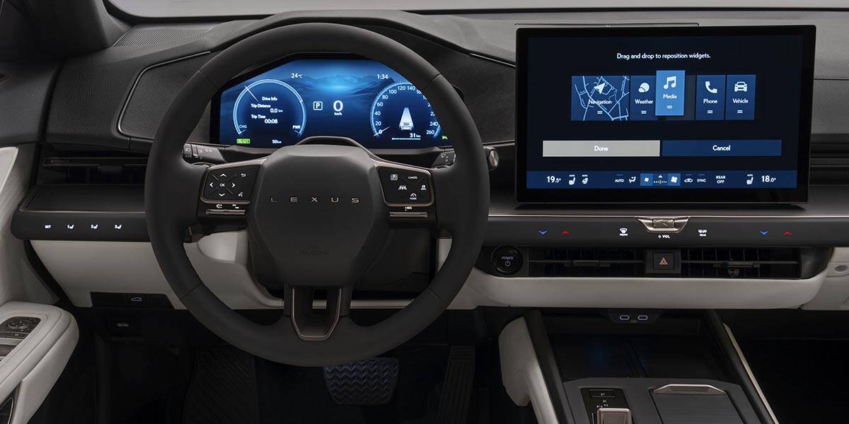 Lexus-ES_interior-conductor