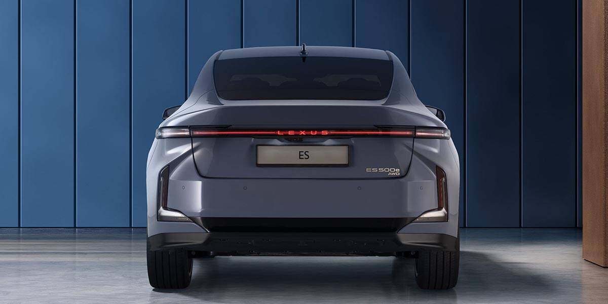 Lexus-ES_trasera
