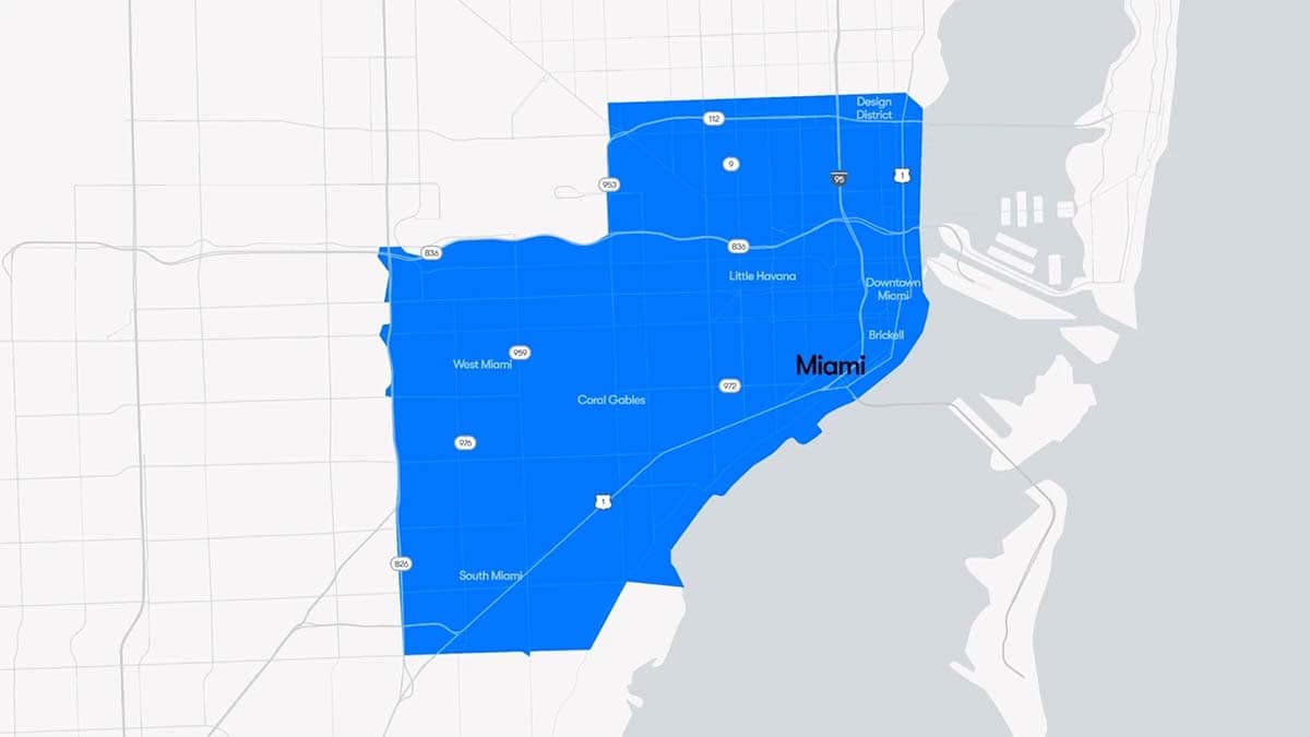 Mapa ilustrativo de Miami resaltando áreas de movilidad y carga de coches eléctricos en Somos Electricos.