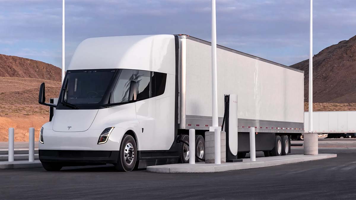 Tesla Semi cargando en un Megacharger