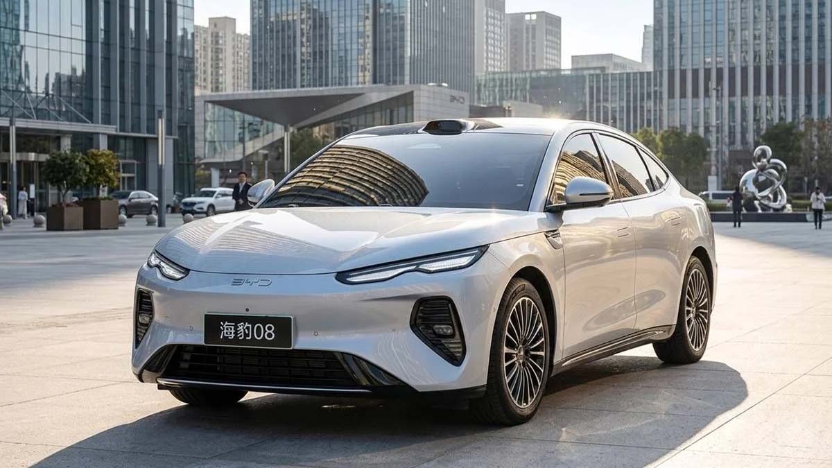 El BYD Seal 08, la berlina eléctrica, destaca por su diseño aerodinámico y tecnología avanzada, perfecta para quienes buscan innovación y sostenibilid.