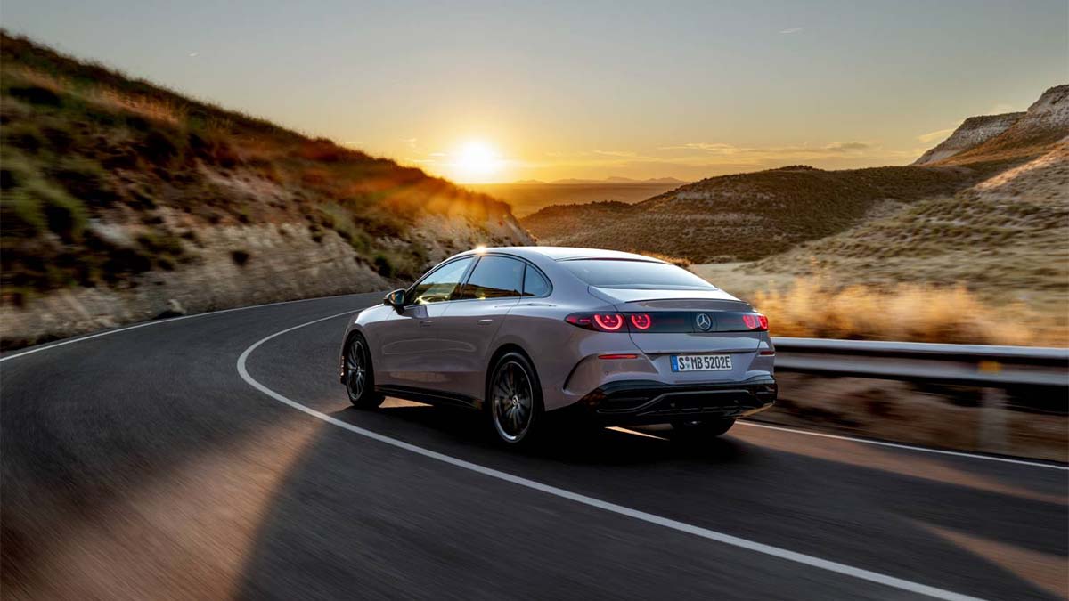 Nuevo Mercedes CLASE C eléctrico 2026 (vista trasera)