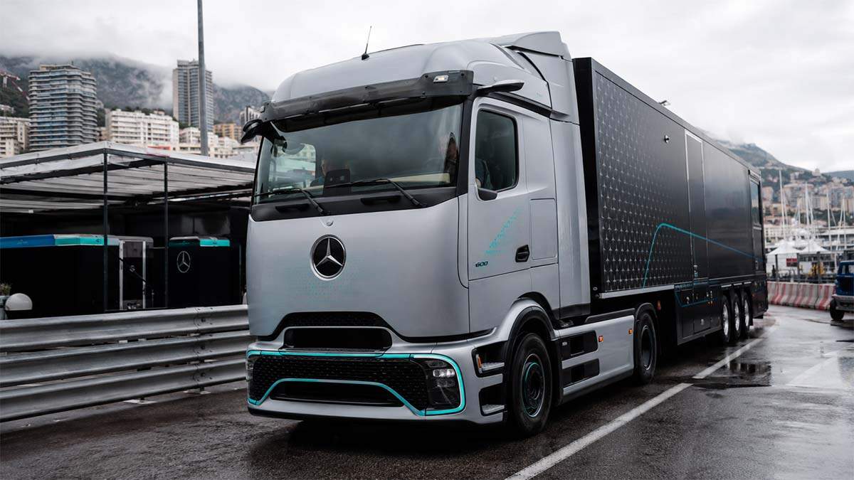 El equipo Mercedes de la Fórmula Uno apuesta por el uso de camiones eléctricos