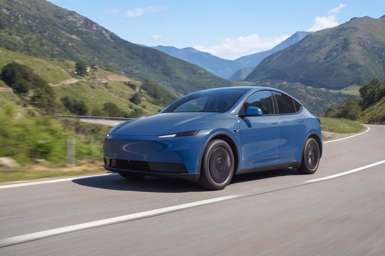 Tesla lanza un nuevo color azul para el Model Y en Europa: así es el Coastal Blue