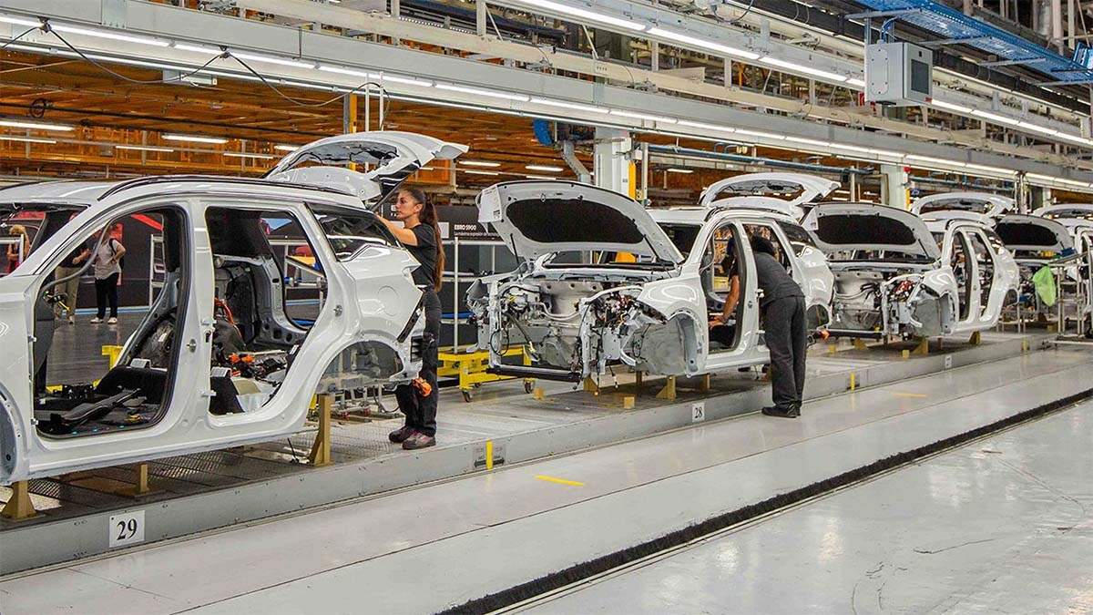 Línea de producción M1 de EBRO con capacidad para fabricar 250 coches al día