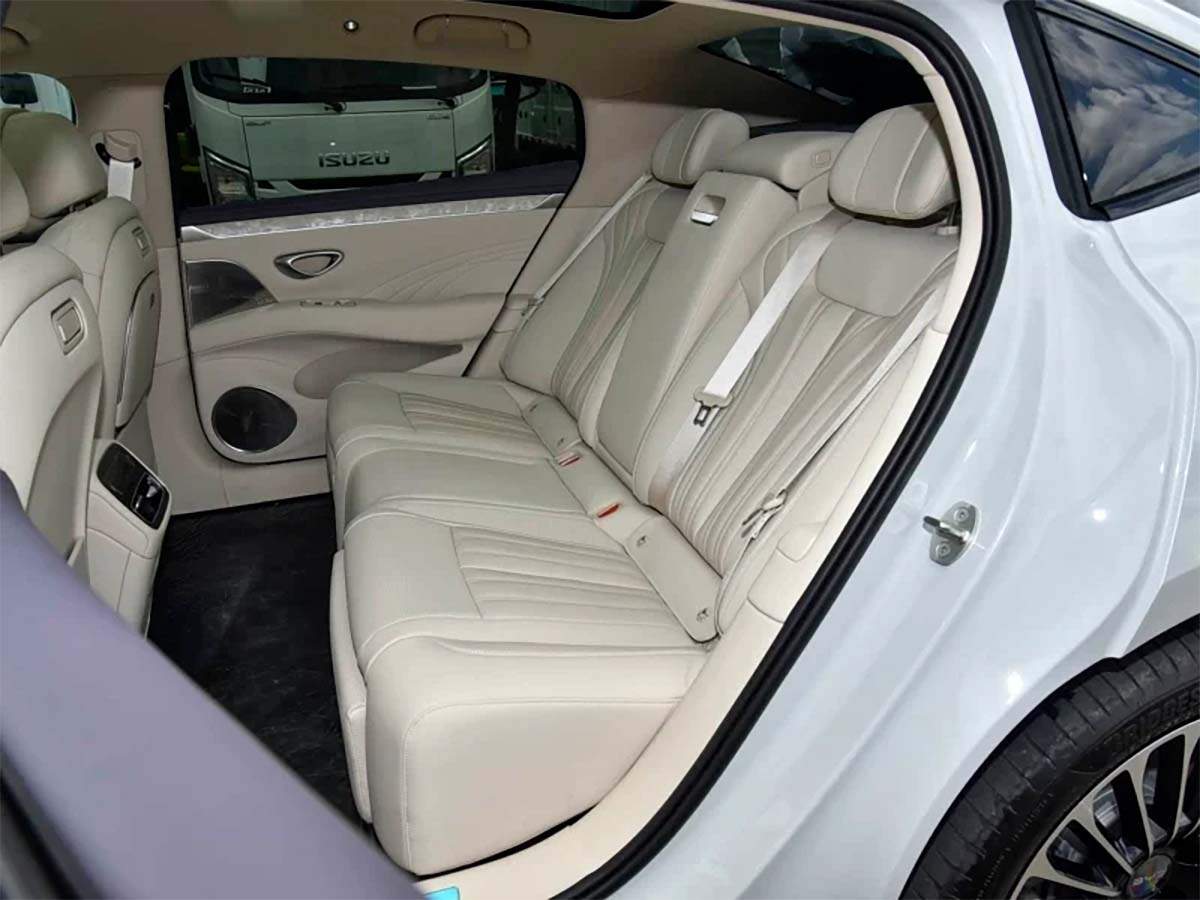 Plazas traseras en el BYD Seal 08