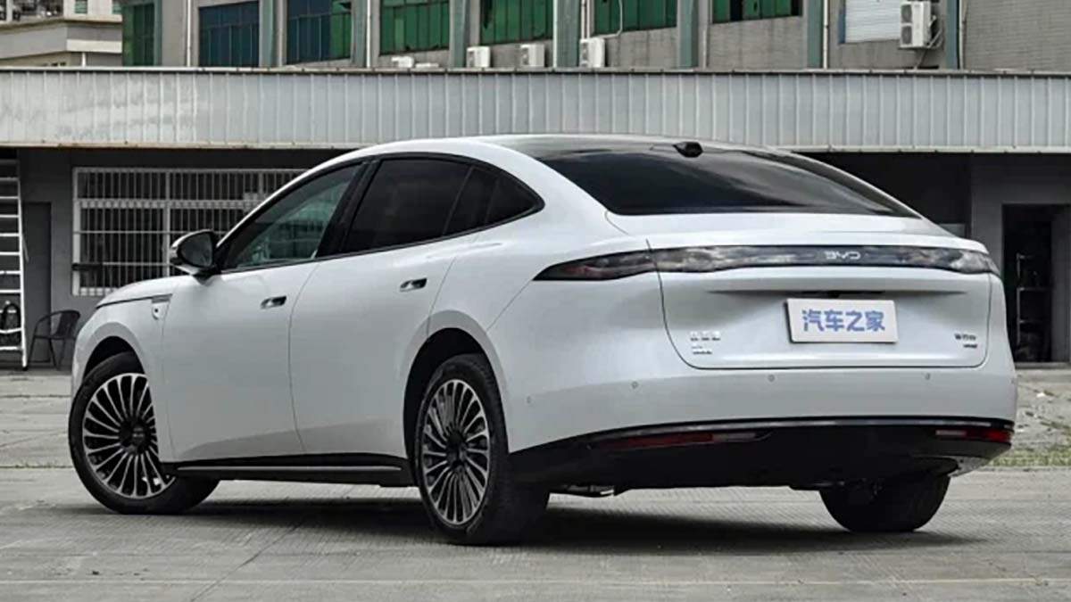 Vista trasera del BYD Seal 08
