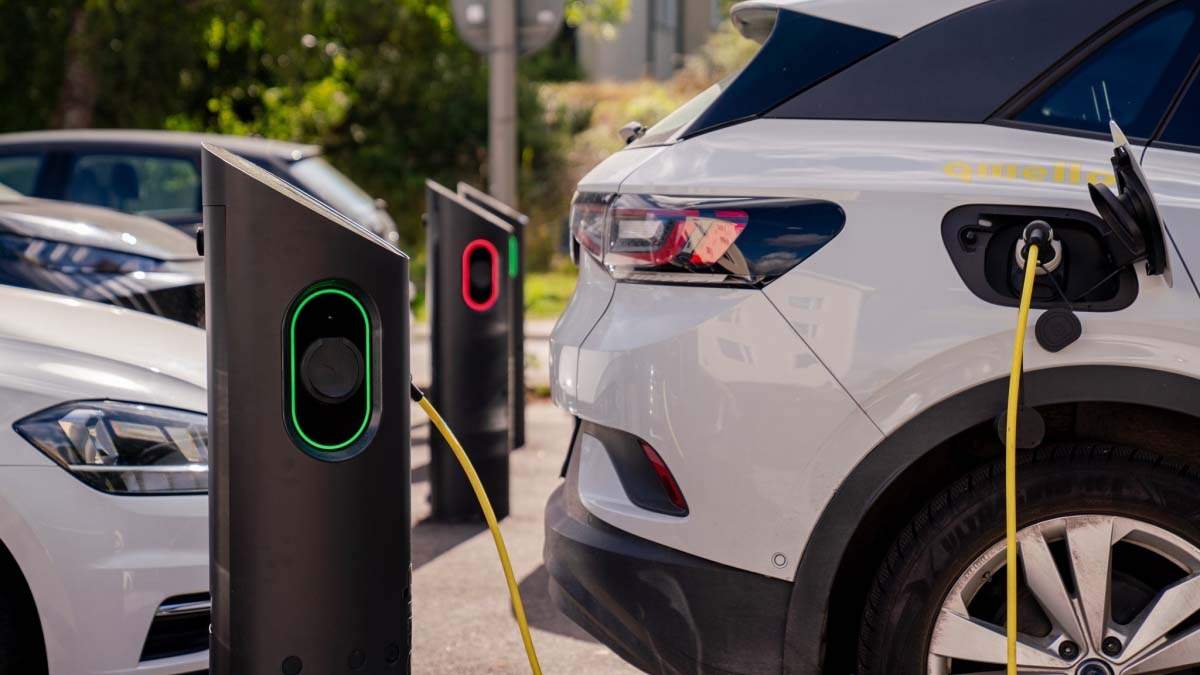 Esta ciudad cobrará a los coches eléctricos que ocupen demasiado tiempo los cargadores públicos