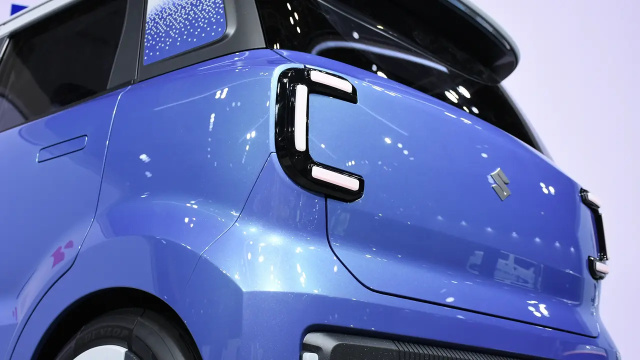 Suzuki Vision e-Sky - detalle trasera