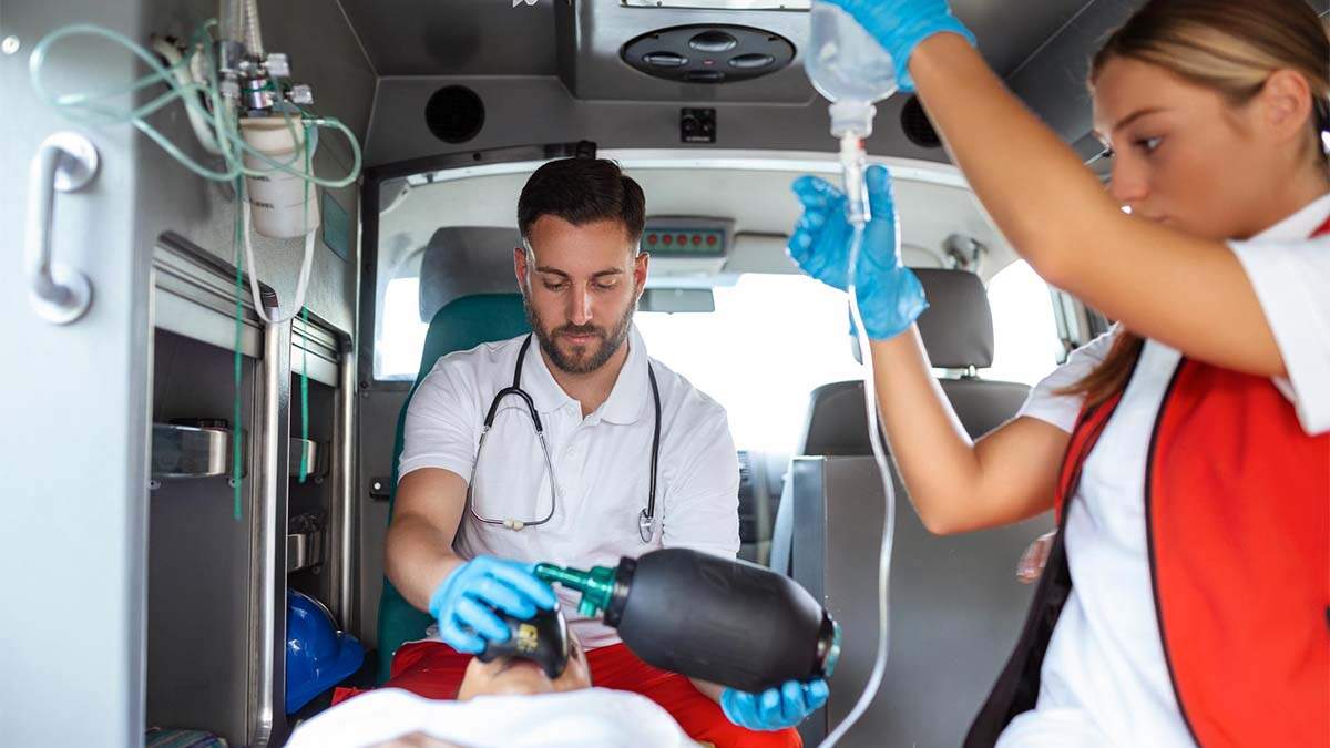 Los sanitarios en ambulancias están exentos de llevar el cinturón de seguridad