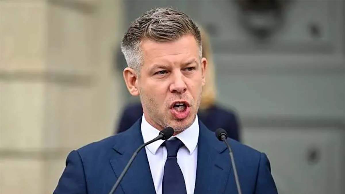 Peter Magyar, ministro de Hungría critica duramente el fichaje de BYD