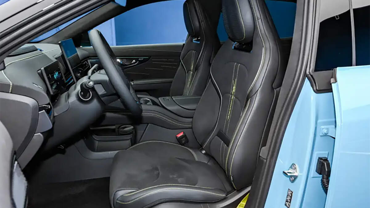 Lynk & Co 07 GT Wagon PHEV - asientos delanteros