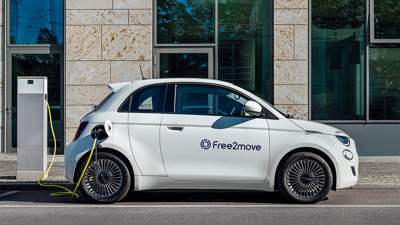 FIAT 500e del servicio de carsharing Free2Move cargando
