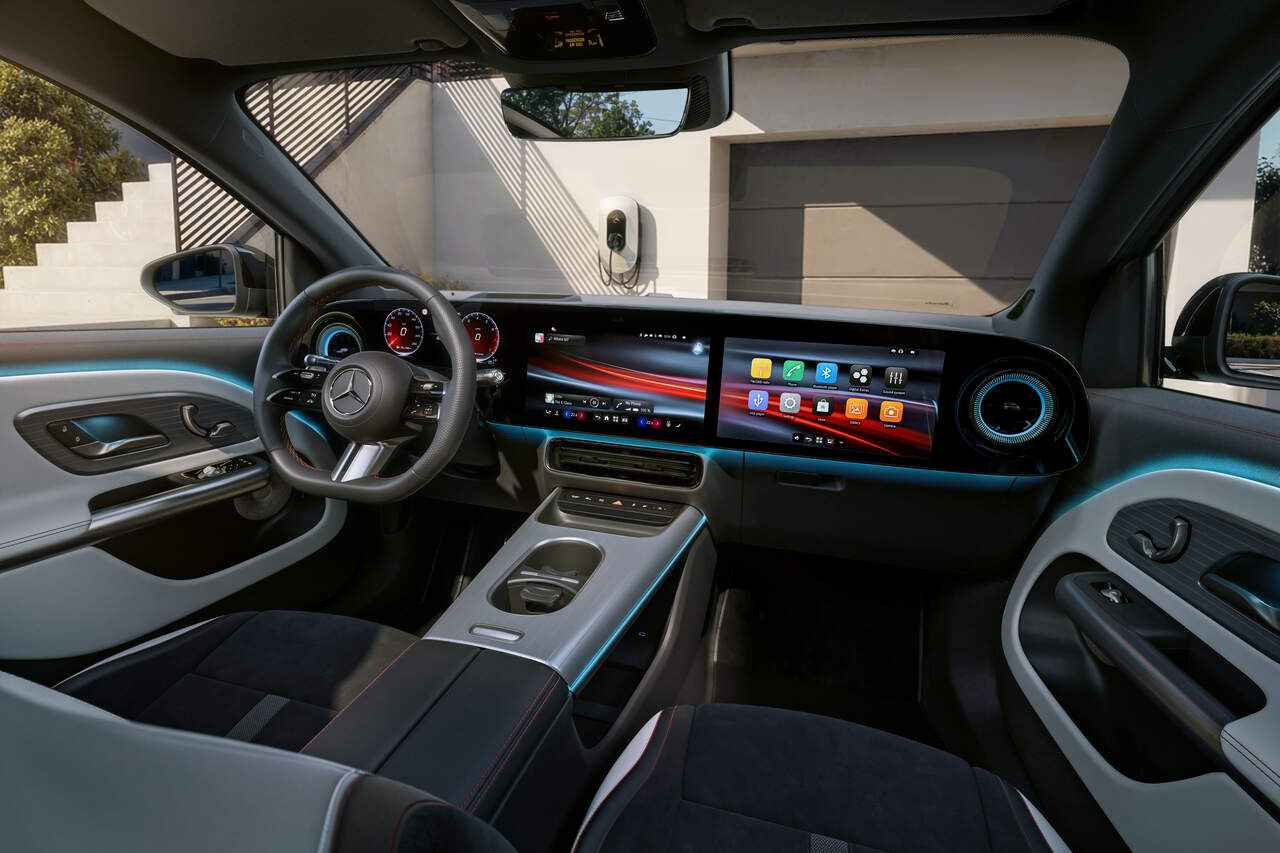 Interior del Mercedes-Benz GLA con la pantalla MBUX HyperScreen