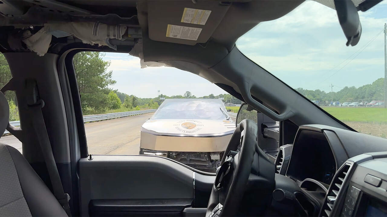 Momentos previos del choque entre la Tesla Cybertruck y la Ford F-150