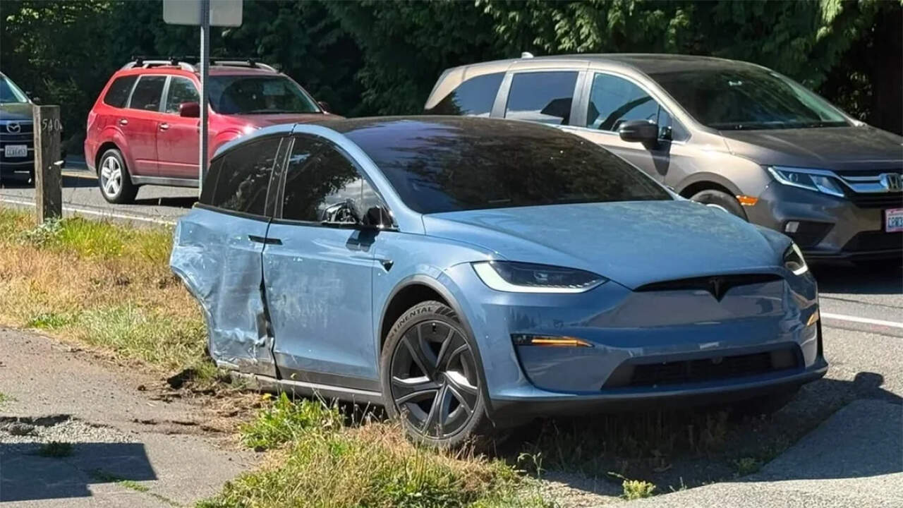 Tesla Model X partido en dos tras sufrir un brutal accidente