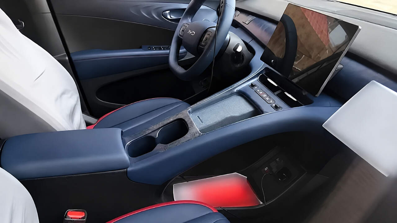 El interior del nuevo BYD Dolphin Surf (2027) se ha filtrado con grandes novedades