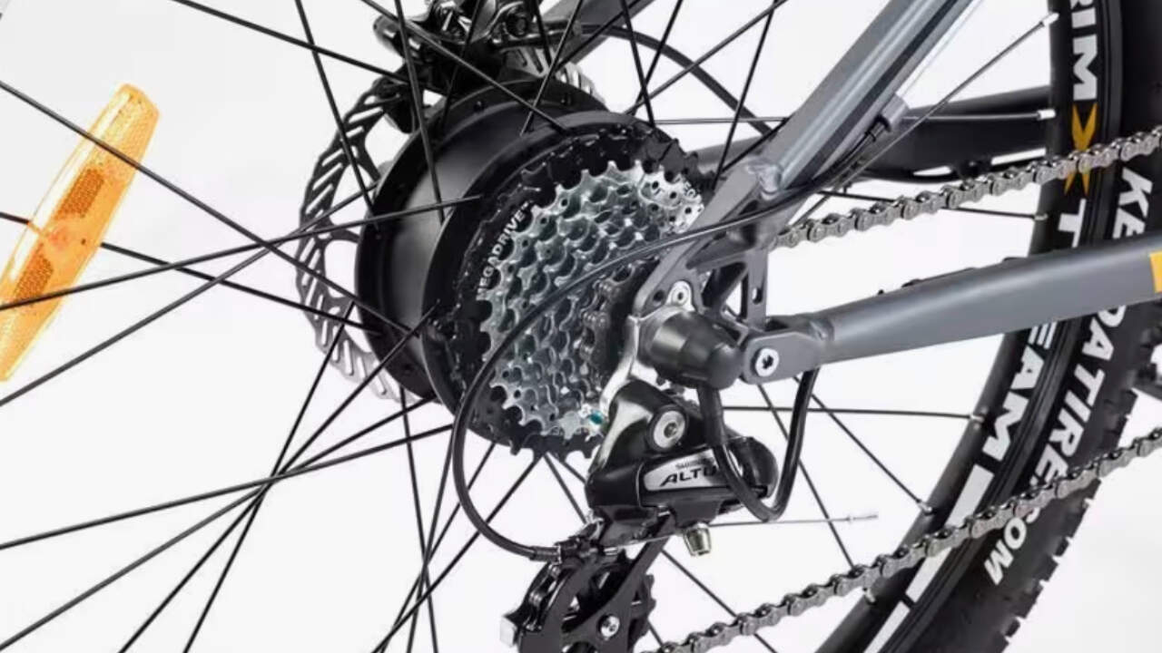 Detalle motor eléctrico de la bicicleta eléctrica MOMA de Decathlon