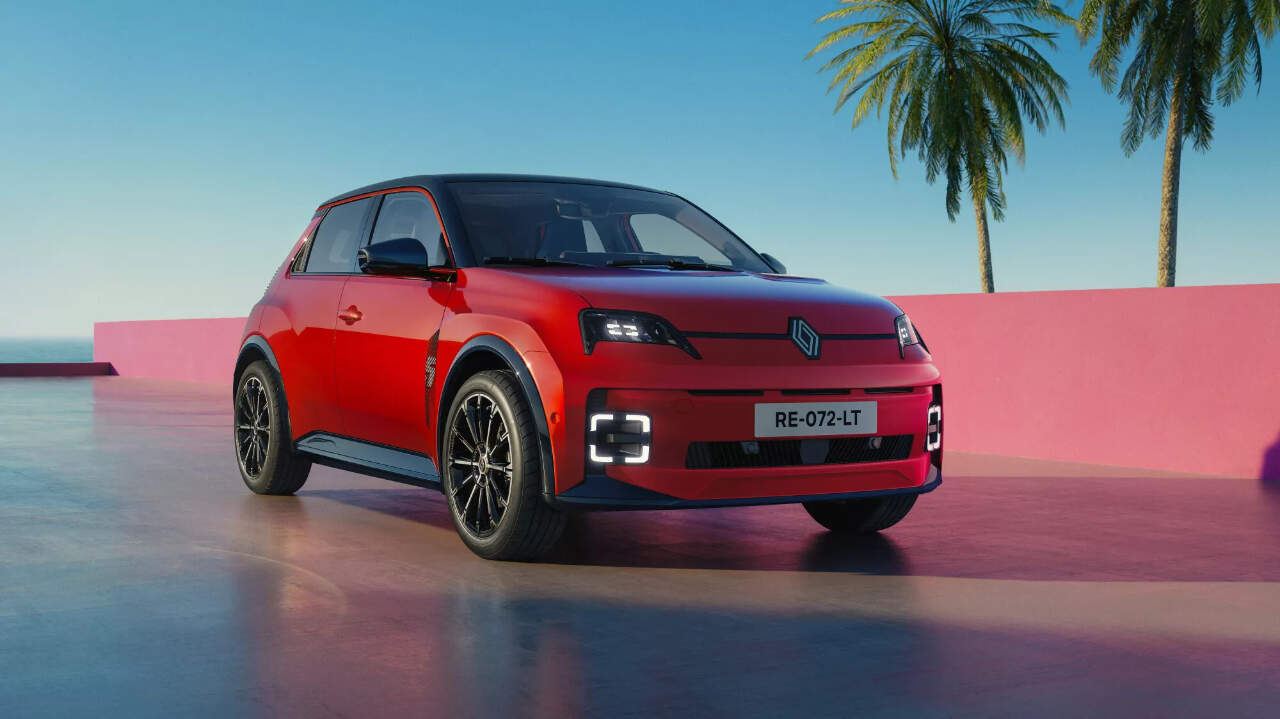 Renault 5 E-Tech 2027 de color rojo y 430 km de autonomía