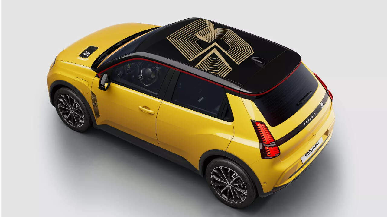 Vista aérea del Renault 5 E-Tech mostrando el techo con el número 5.
