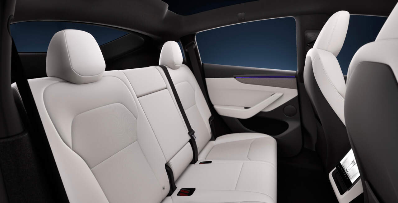 Plazas traseras del Tesla Model Y con el interior Gris Zen
