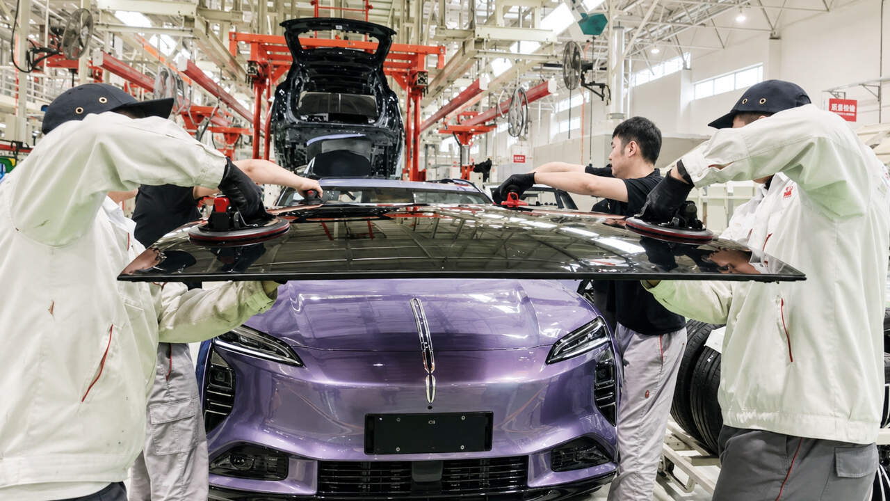Instalación del techo solar en el Hongqi EHS7