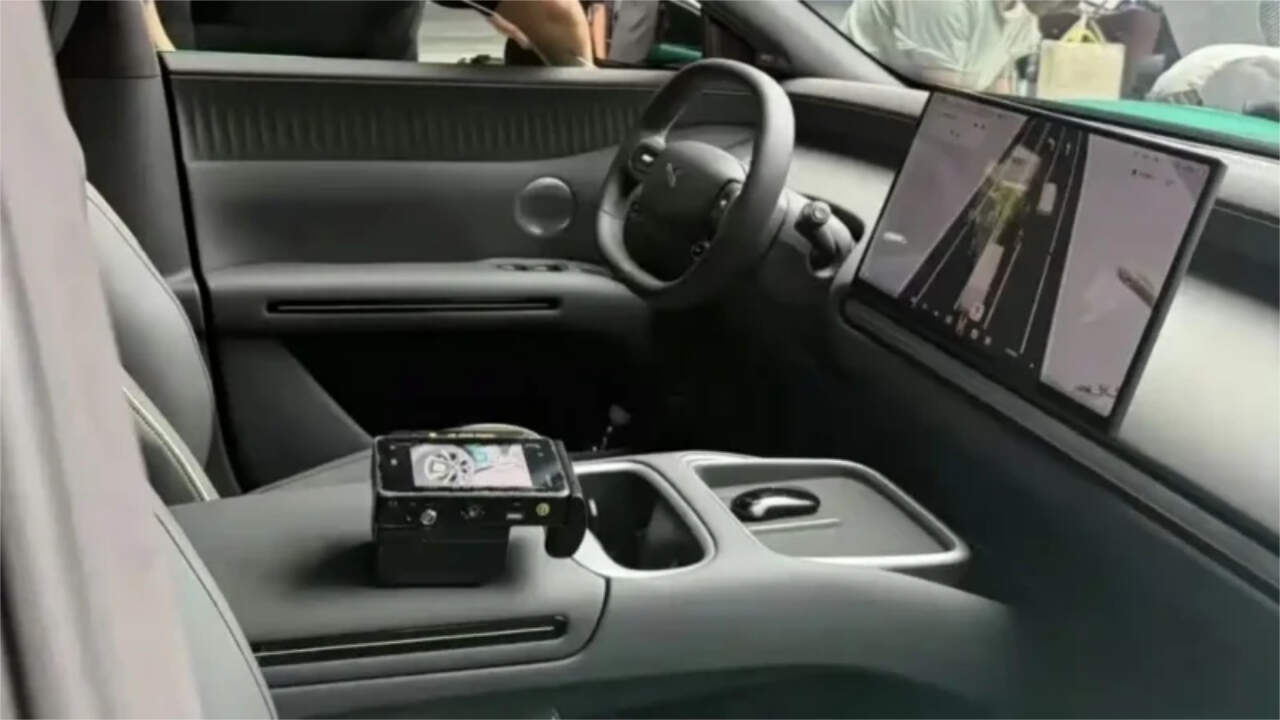 Xpeng MONA L05 SUV - Interior
