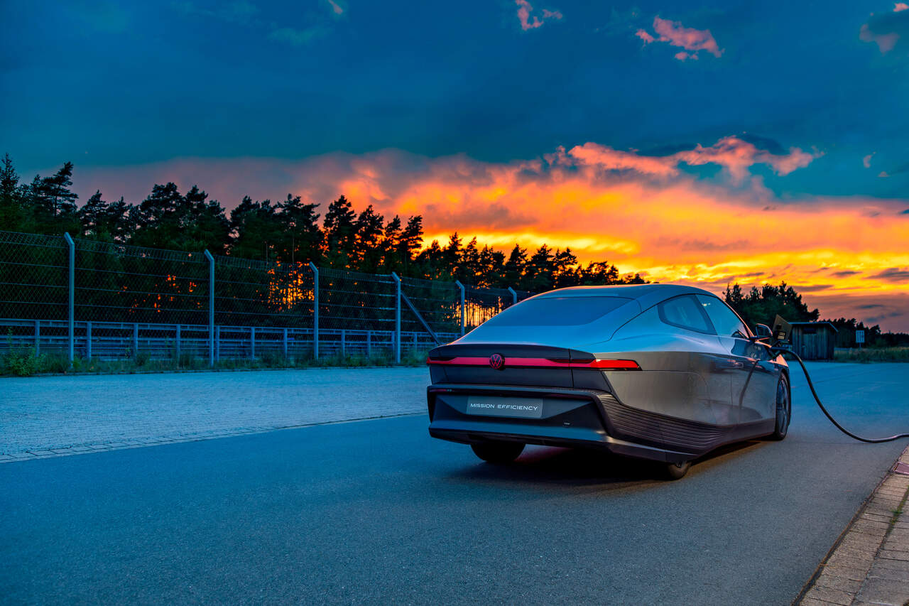 Volkswagen Mission Efficency - Cargando al atardecer